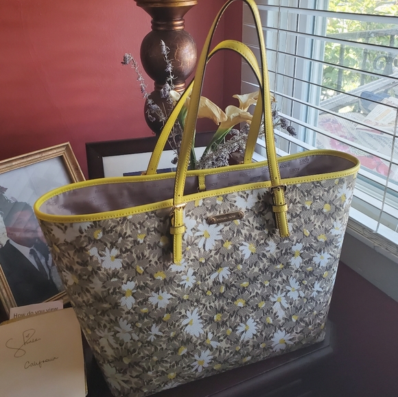 Michael Kors TOTE GM - Picture 3 of 8